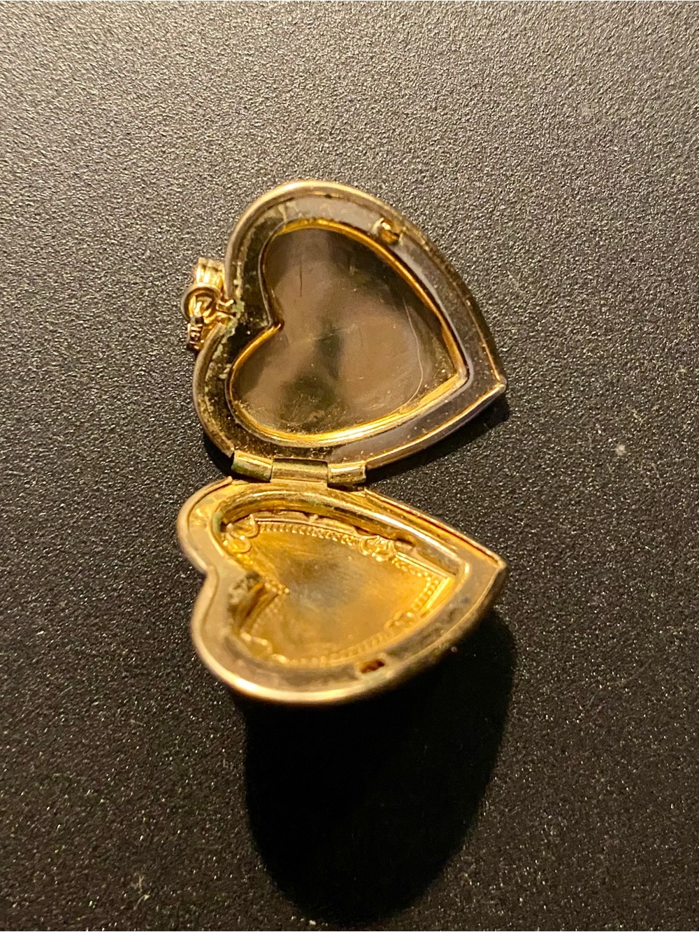Vtg Solid 14K Gold Heart Locket Engraved Floral Shield Pendant Appx 5g Authentic - Picture 10 of 16